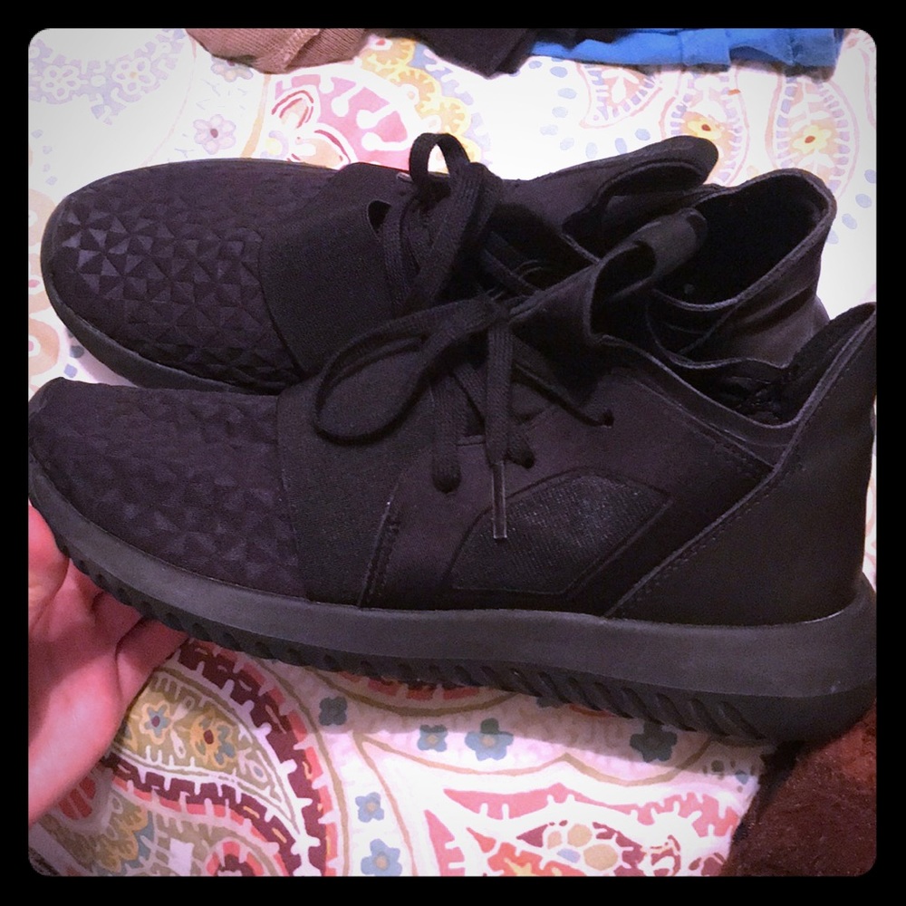 Adidias Tubular